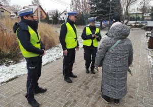 Policjanci podczas działań profilaktycznych.