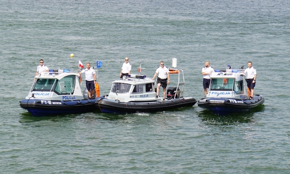 policyjne łodzie podczas działań