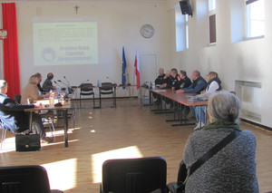 Policjanci i uczestnicy debaty