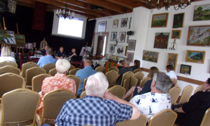 Sala Domu Kultury z uczestnikami debaty