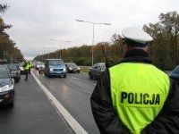Policjant ruchu drogowego podczas służby