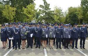 Zdjęcie grupowe policjantów po uroczystości
