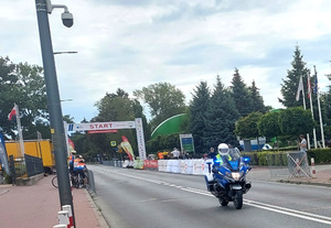 motocykl na trasie wyścigu