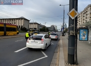 POLICJANCI KONTROLUJĄ KIEROWCÓW TAXI