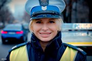 Policjantka ruchu drogowego podczas służby