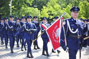 policjanci podczas defilady