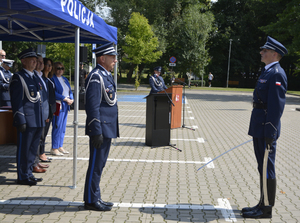 Komendant Stołeczny podczas przyjmowania meldunku