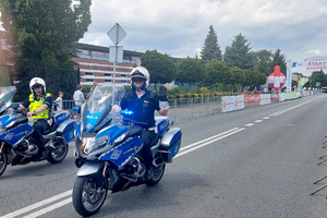 motocykle policyjne na starcie wyścigu