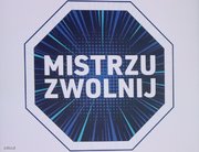 Znak drogowy z napisem Mistrzu Zwolnij