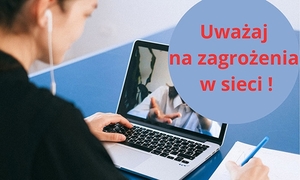 Osoba przed laptopem i napis ostrzegawczy