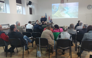 Uczestnicy debaty w Jaktorowie w sali