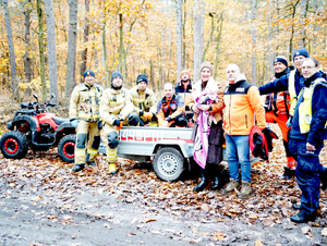funkcjonariusze różnych służb podczas ćwiczeń w lesie
