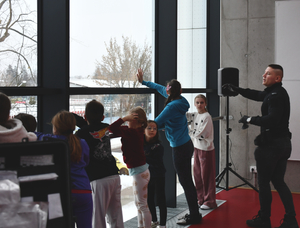 Technik podczas zajęć z dziećmi