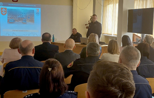 Uczestnicy odprawy rocznej w sali