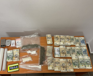 Zabezpieczone przez policjantów narkotyki i pieniądze