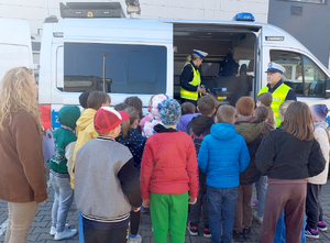 stanowisko policyjne na działaniach