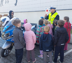 stanowisko policyjne na działaniach