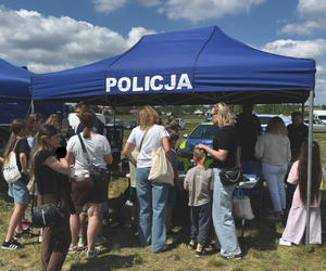 Policyjne stanowisko podczas pikniku